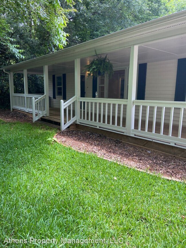 Foto del edificio - 3 br, 1.5 bath House - 108 Cooper Rd