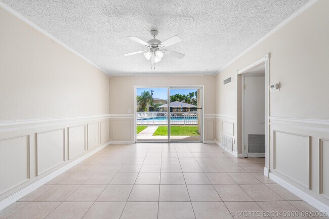 Foto del edificio - 510 Prosperity Farms Rd