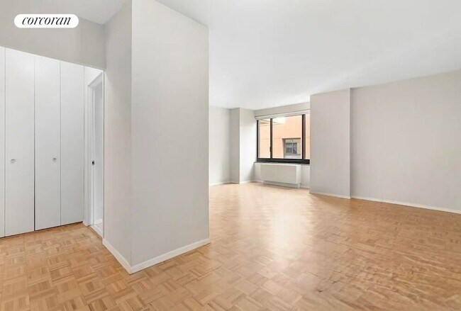 Foto del edificio - 200 Rector Pl