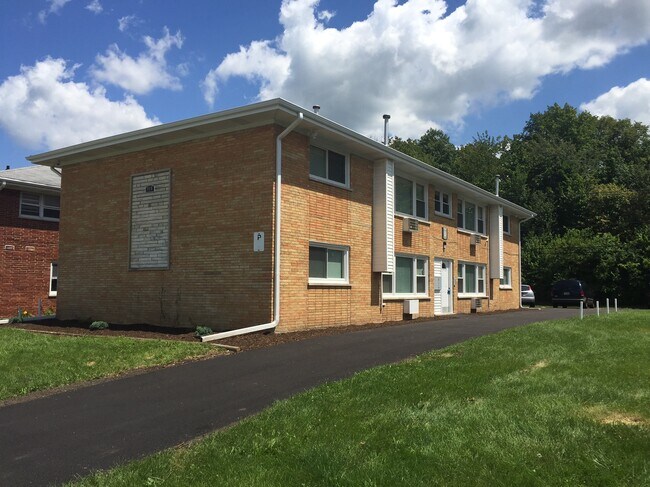 Building Photo - 918 Parkwood Dr