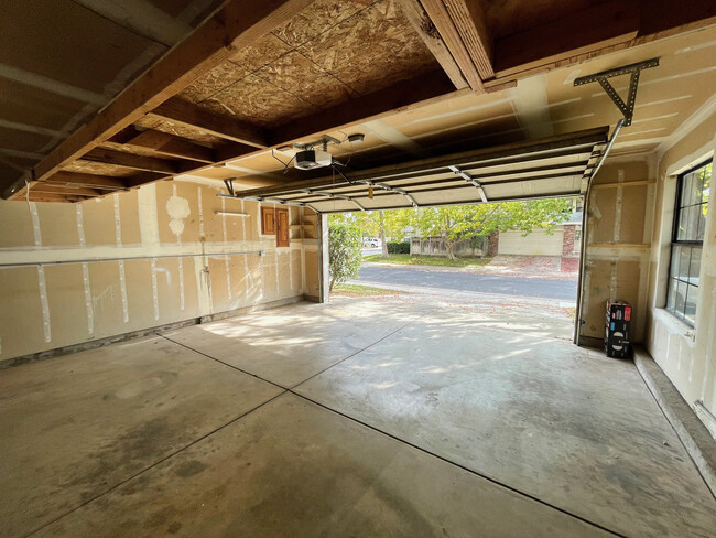 Building Photo - 6753 Ashington Way