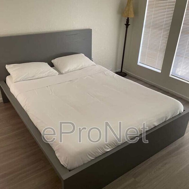 Foto del edificio - 4650 Koval Ln