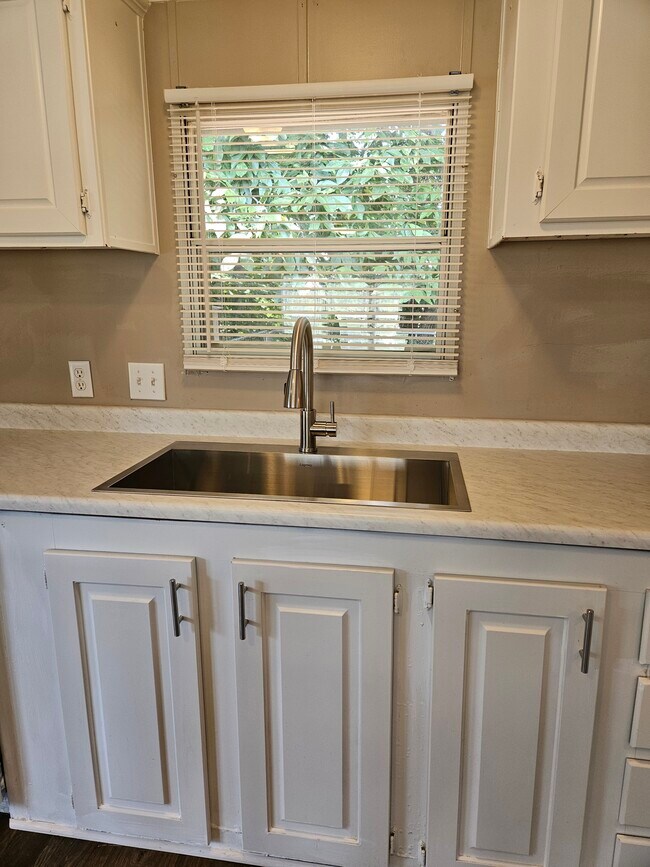 Building Photo - 315 Walnut Crest Ct