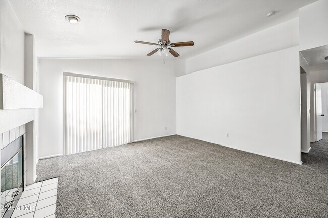 Foto del edificio - 4144 N 109th Ave