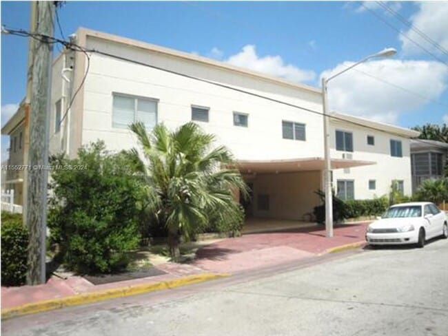 Building Photo - 8420 Byron Ave