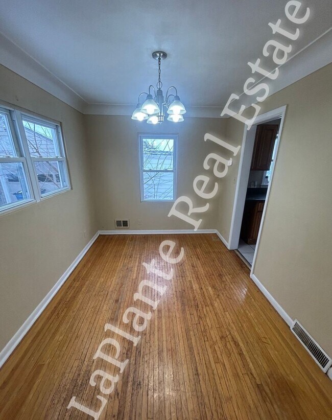 Foto del edificio - Charming 3-bedroom in North Toledo, on the west side of I-75