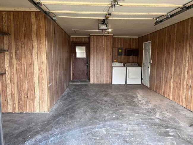 Building Photo - 3115 Brooks Drive