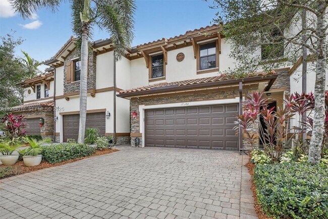 Foto del edificio - 12140 Village Pl