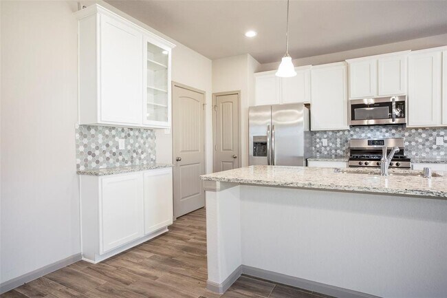 Foto del edificio - 7930 Cypress Dr
