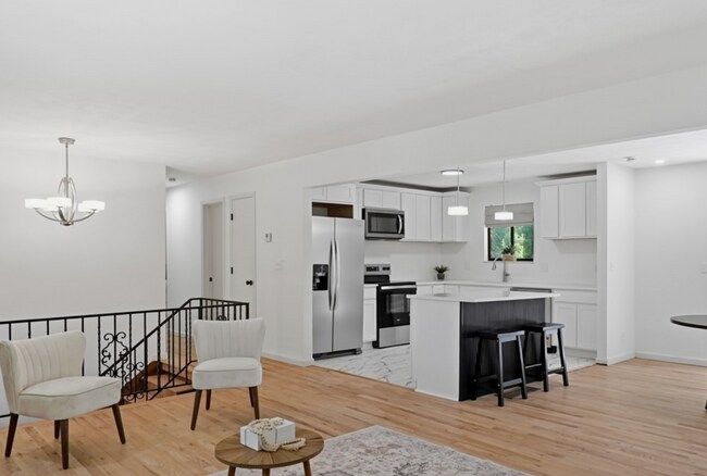 Foto del edificio - 3473 Sunnyside Dr