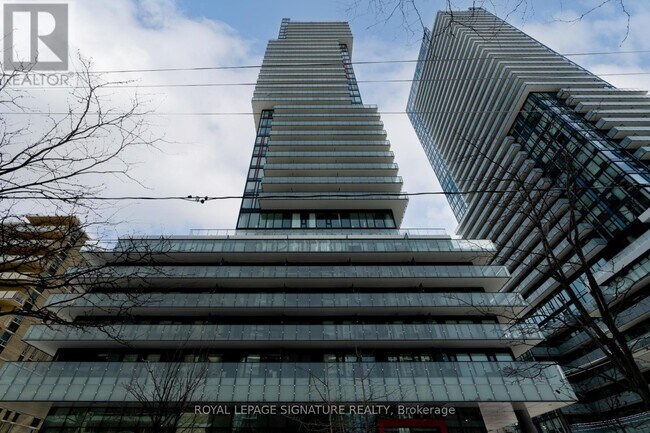 Photo du bâtiment - 185 Roehampton Ave