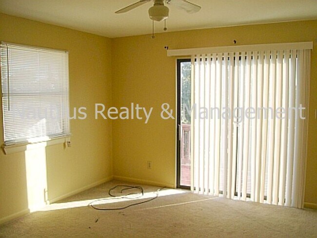 Building Photo - 8127 Sunset Ave