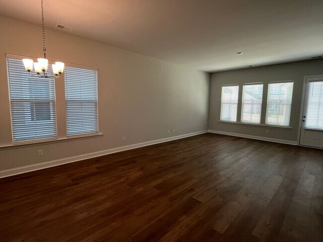 Foto del edificio - Stunning 4 Bedroom 4.5 Bath Home In Summer's Corner~