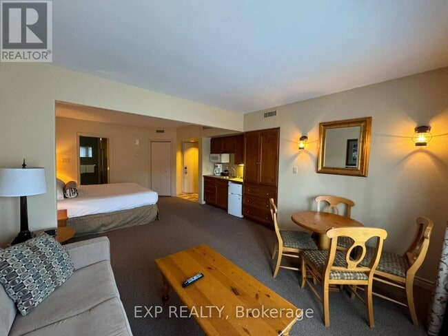 Photo du bâtiment - 90 Highland Dr