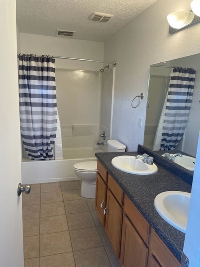 Foto del edificio - Corner Lot House in Bayfield 3bd/2ba
