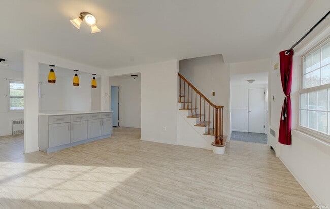 Building Photo - 173 Meadow St