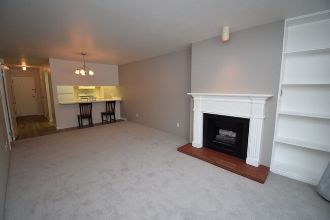 Photo - Spacious 1 bed 1 bath Condo on Foothill Dr!