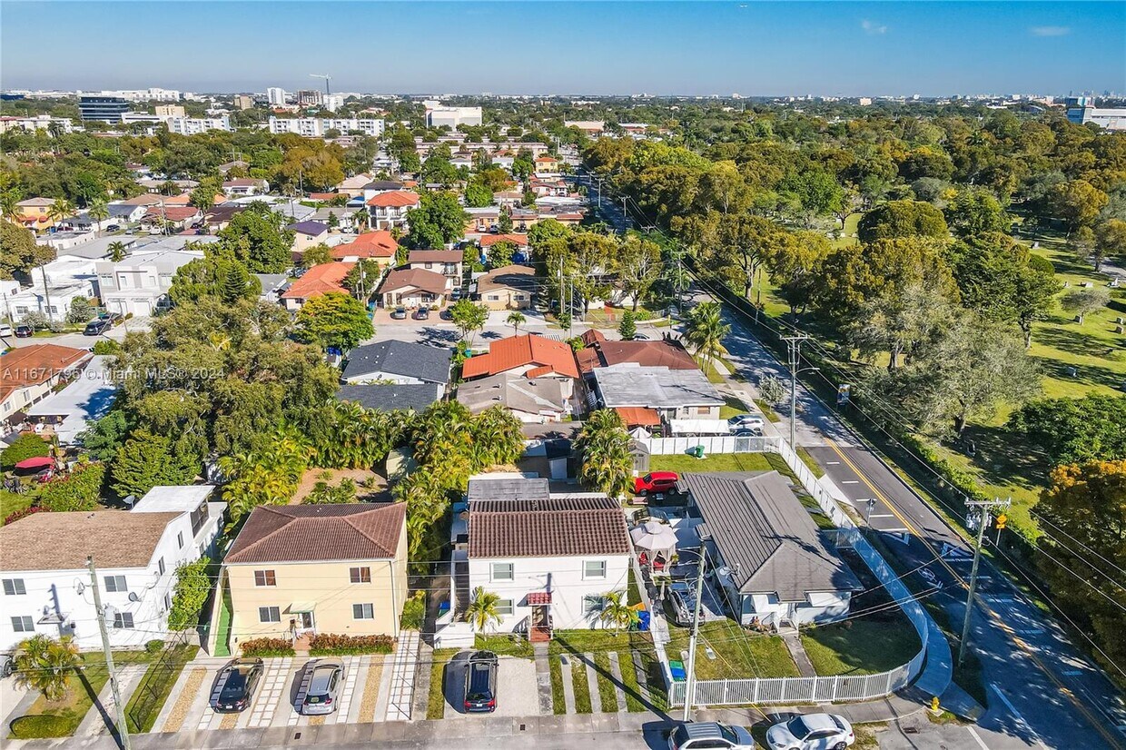 Foto principal - 3415 SW 15th St