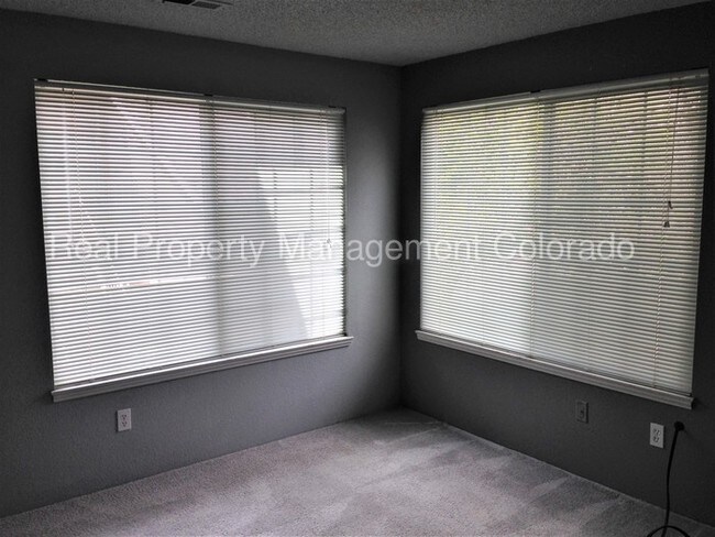 Building Photo - 866 S Reed Ct