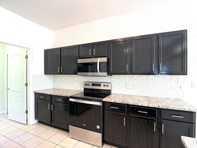 Building Photo - 1131 N Hampton Dr