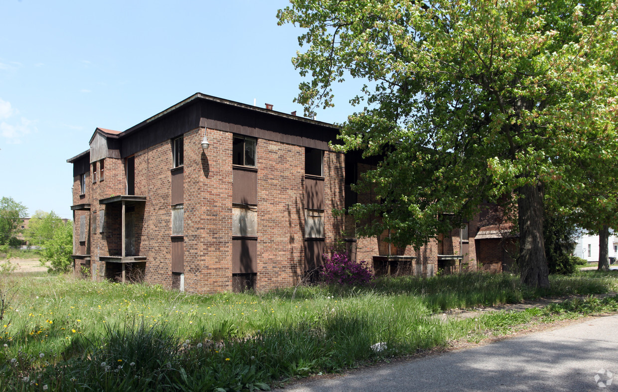 Primary Photo - Garden Place Apartments