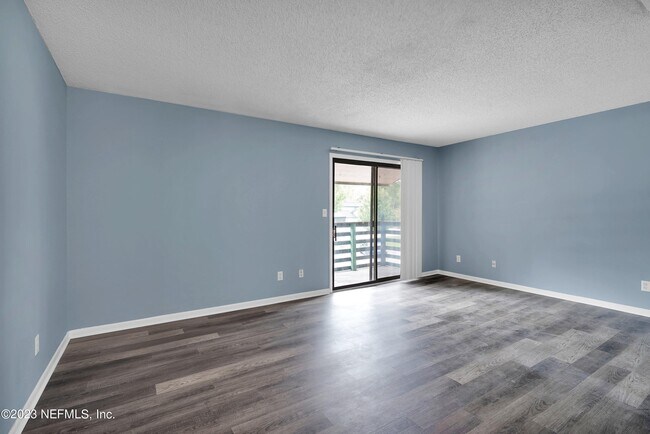 Foto del edificio - 3765 Crown Point Rd