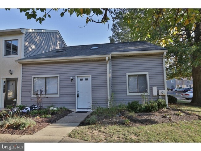 Building Photo - 33 Ember Ln
