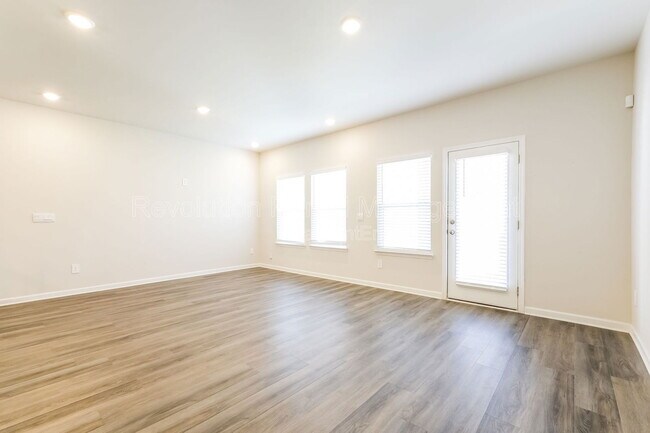 Foto del edificio - 3665 Shore Wood Ave
