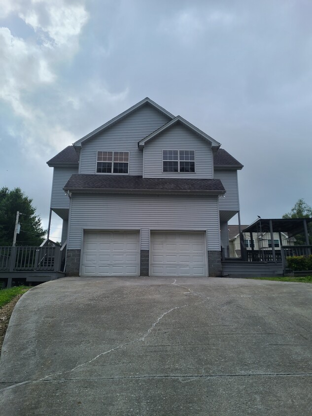 Foto principal - 1526 Old Oak Ln