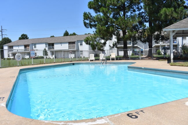 Building Photo - Southpoint Apartments