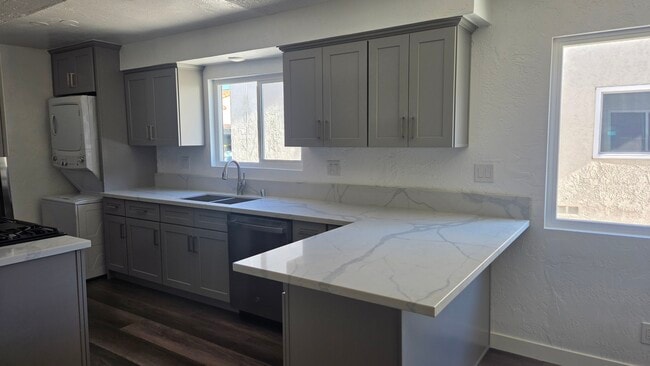 Building Photo - 25832 Cypress St