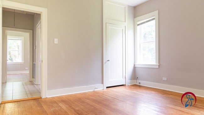 Building Photo - @ bed 1 bath Home for Rent right off 165 i...