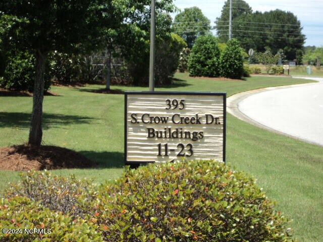 Building Photo - 395 S Crow Creek Dr