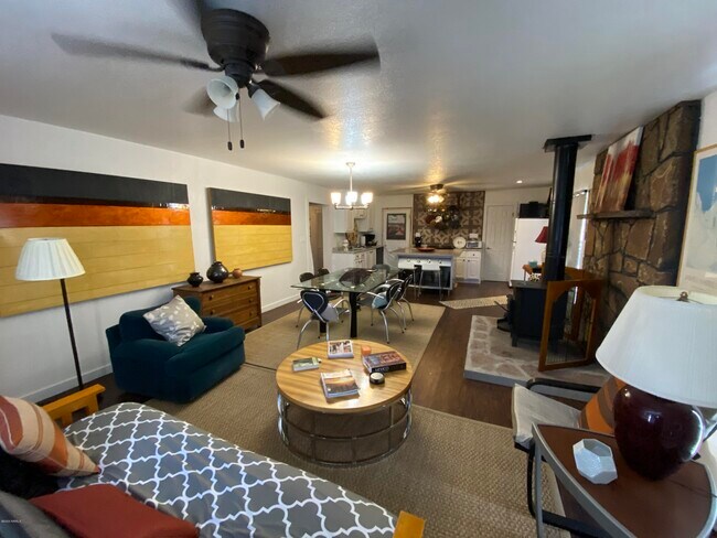 Foto del edificio - 705 W Tombstone Ave