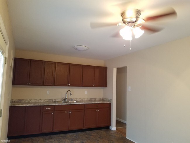 Building Photo - 1255 Carmona Dr