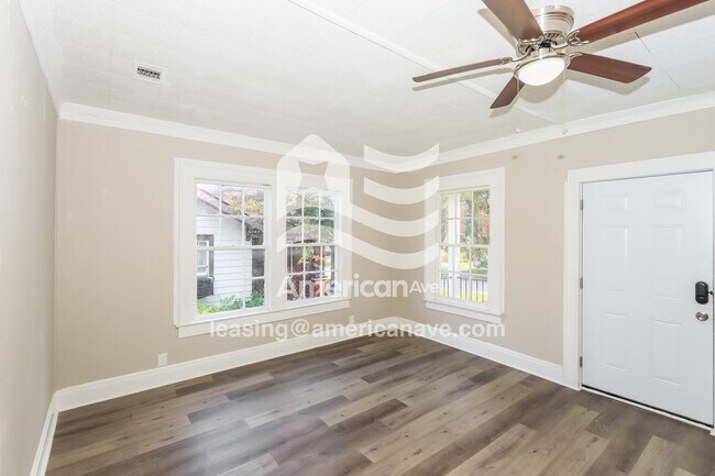 Foto del edificio - 1369 Winton Ave