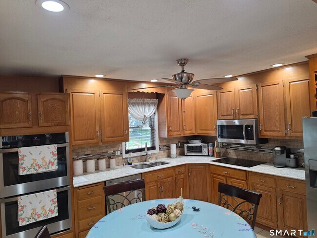 Foto del edificio - 420 Maple Hill Rd