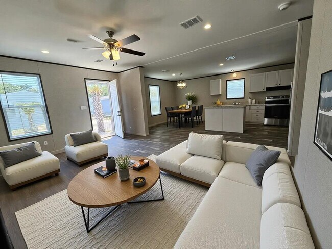 Building Photo - 6701 Hidden Oaks Dr