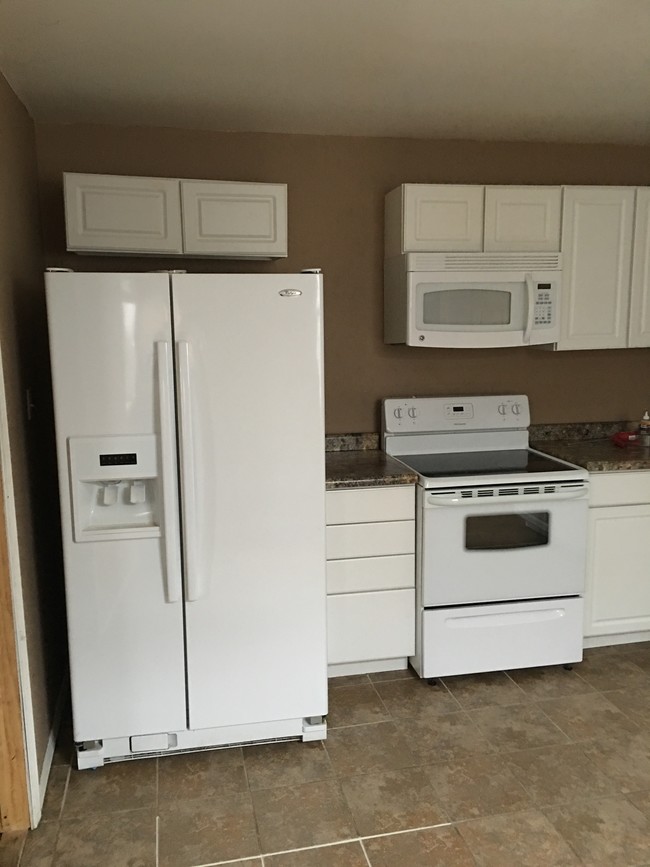 Nice appliances included! - 1537 Pearl St