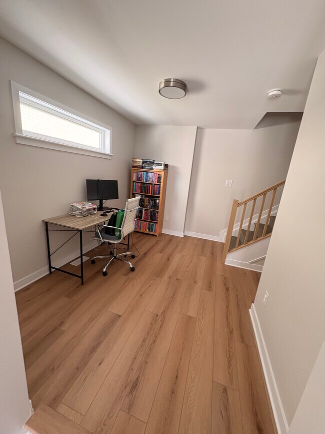 Building Photo - 909 Roger Griffiths Av