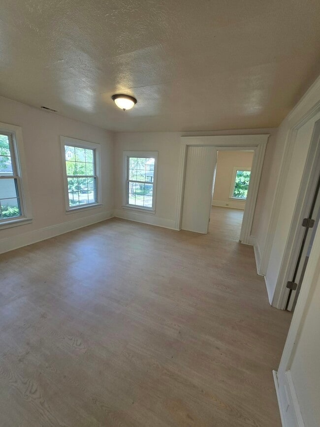Building Photo - 2049 W 85th St