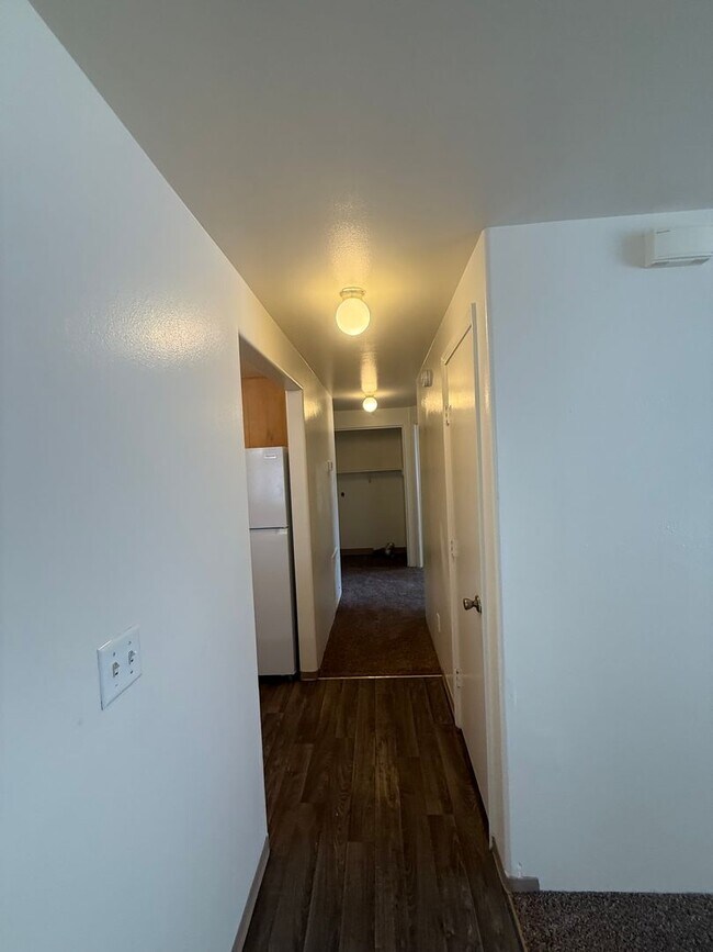 Foto del edificio - 756 N Riverside Ave
