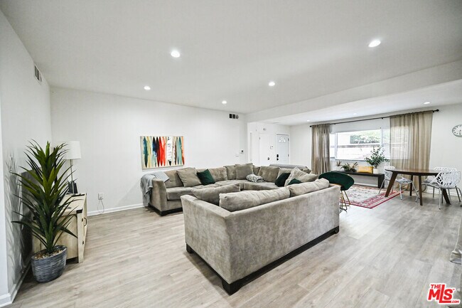Foto del edificio - 3232 Lewis Ave