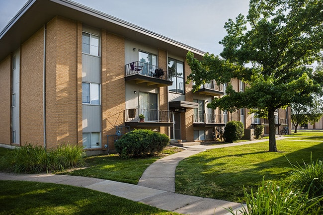 Building Photo - Skyline Apartments
