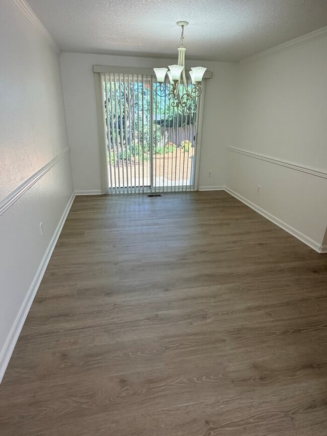 Building Photo - Spacious West Linn Ranch with Multiple Living Spaces, Large Fenced Backyard & Landscaping Included!