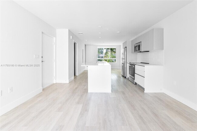 Foto del edificio - 2535 NE 193rd St