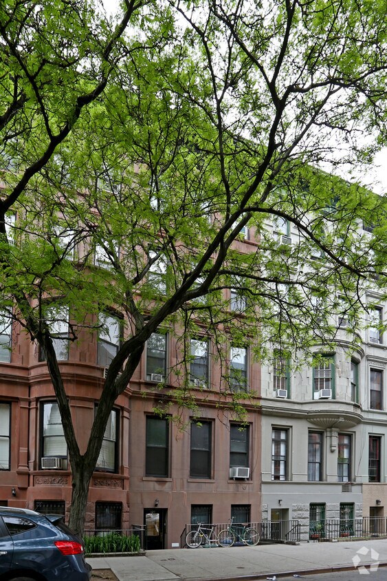 Building Photo - 109 W 75th St