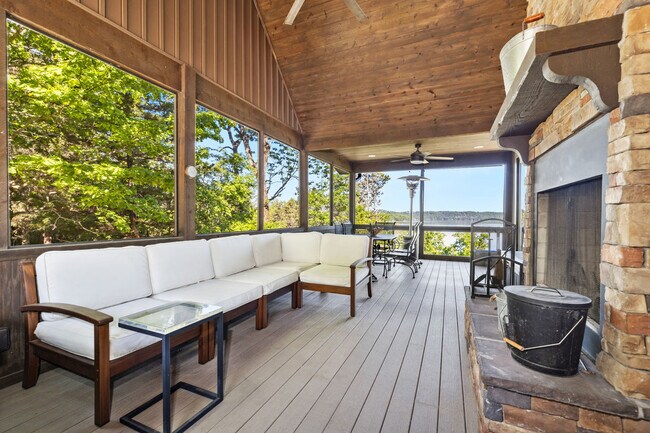 Building Photo - 8760 Stuckey Ln