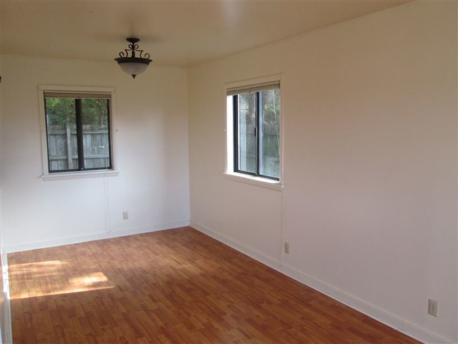 Building Photo - 623 Saint Marys Dr