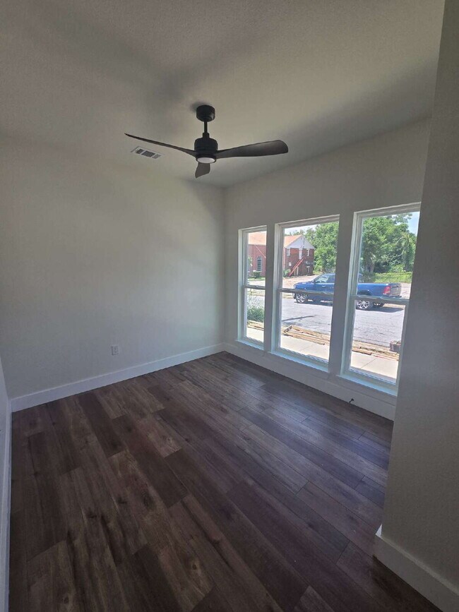 Building Photo - New Construction, 3 bed 3 bath near downtown!